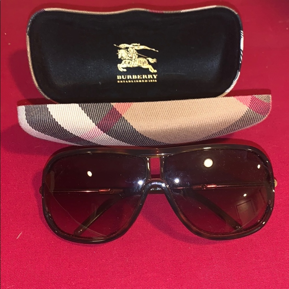 Woman’s Burberry sunglasses